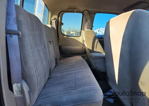 2002 Toyota Tundra Access Cab из США, поврежденный, VIN 5TBBT44112S273628